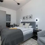 Apartment Stylish Ideal For Remote Work By Renters Katowice