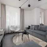Apartment Stylish Ideal For Remote Work By Renters