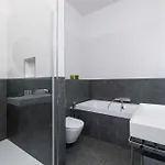 Apartment Stylish Ideal For Remote Work By Renters *